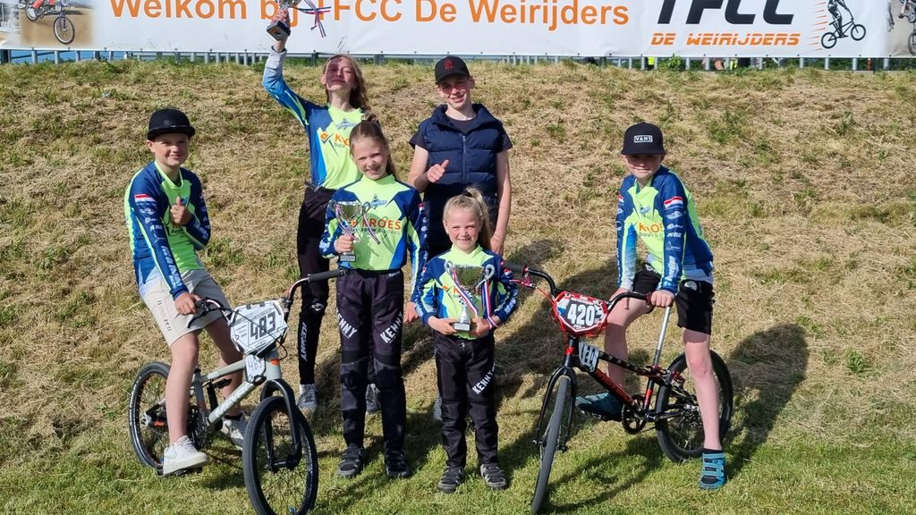 Foto: Zeven rijders van FCC De Volharding op NFF Nederlands Kampioenschap BMX Racing