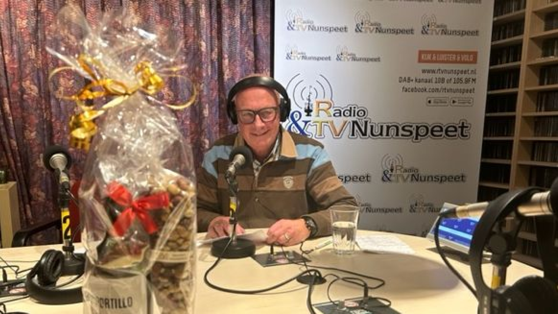 Foto: Laatste uitzending 'Good Music Time' met Jan Bruinenberg bij RTV Nunspeet