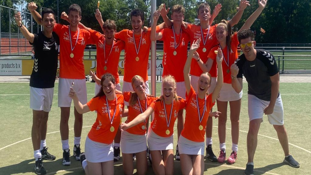 Foto: Dubbel feest voor korfballers Sparta/Djops
