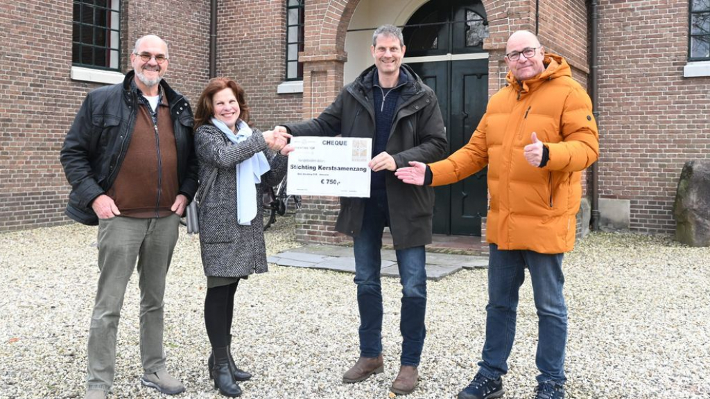 Foto: Opbrengst kerstsamenzang Hoevelaken voor kachels in Oekraïne