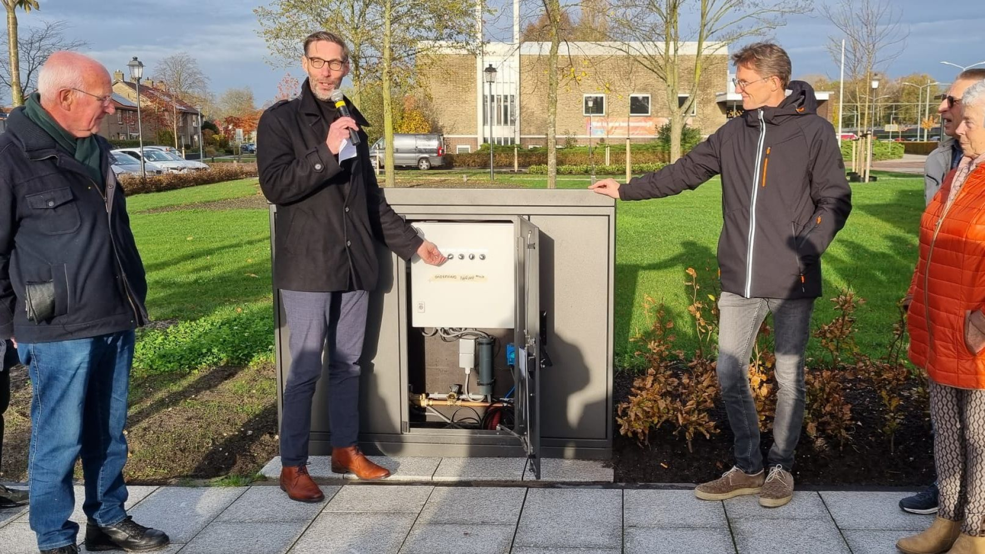 Foto: Openingshandeling Oranjelaan en Hoefslag