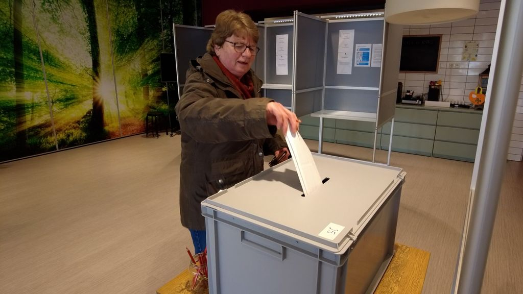 Foto: Eerste stemmers zijn er vroeg bij