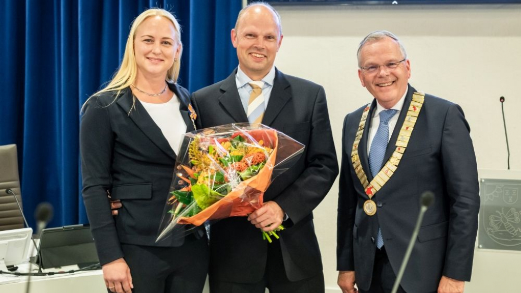 Foto: Koninklijke onderscheiding 'Lid in de Orde van Oranje-Nassau' voor Mijntje Pluimers-Foeken