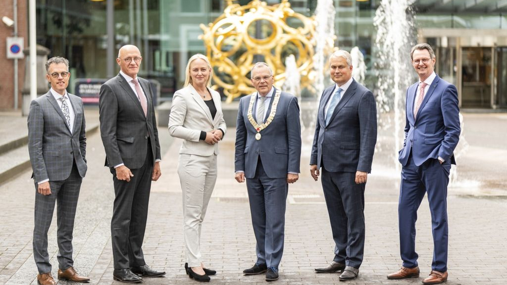 Foto: Nieuw college van burgemeester en wethouders geïnstalleerd