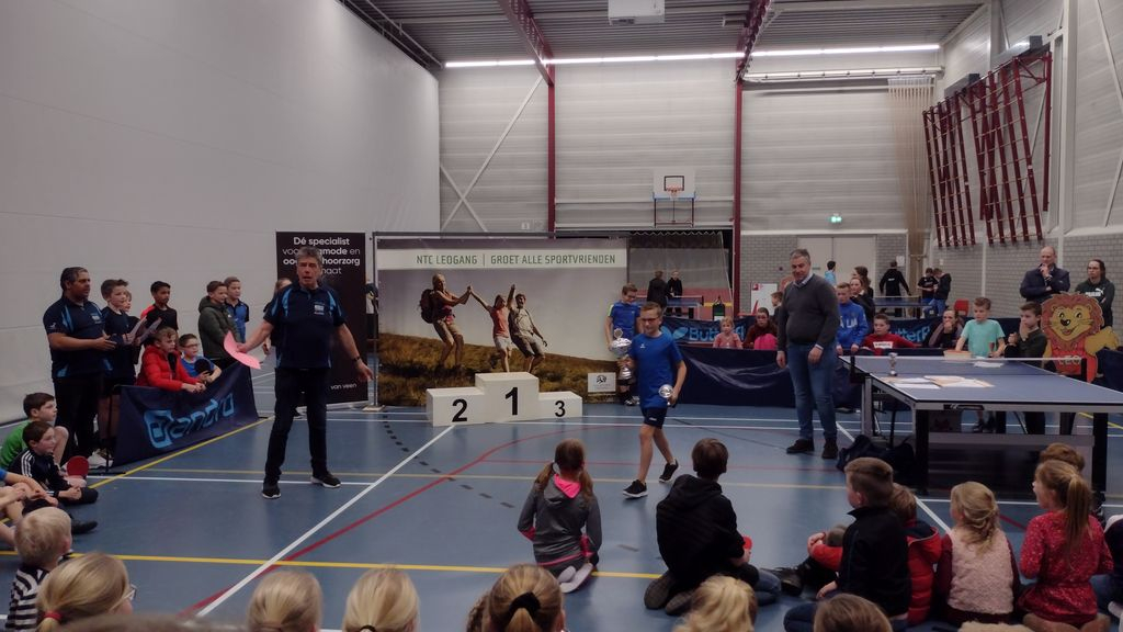 Foto: Van Stuijvenbergschool wint scholierentoernooi tafeltennis