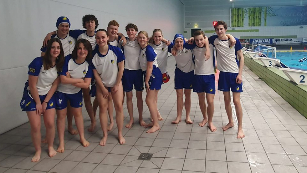Foto: Flevo waterpolo onder 17 wint dik in Zwolle en zijn kampioen!