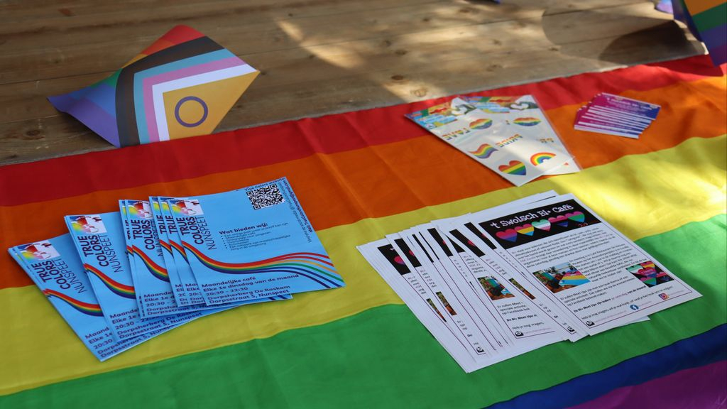 Foto: Het is pride month en daarom krijten we het marktplein vol