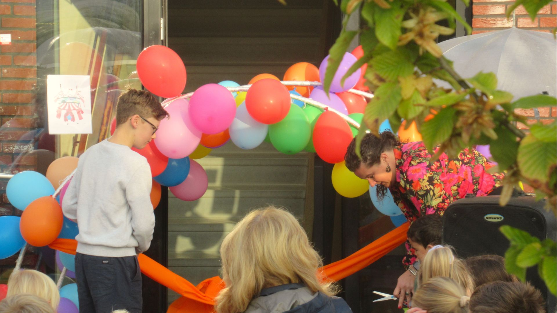 Foto: Nieuwe schoolbibliotheek geopend op basisschool De Hoeksteen
