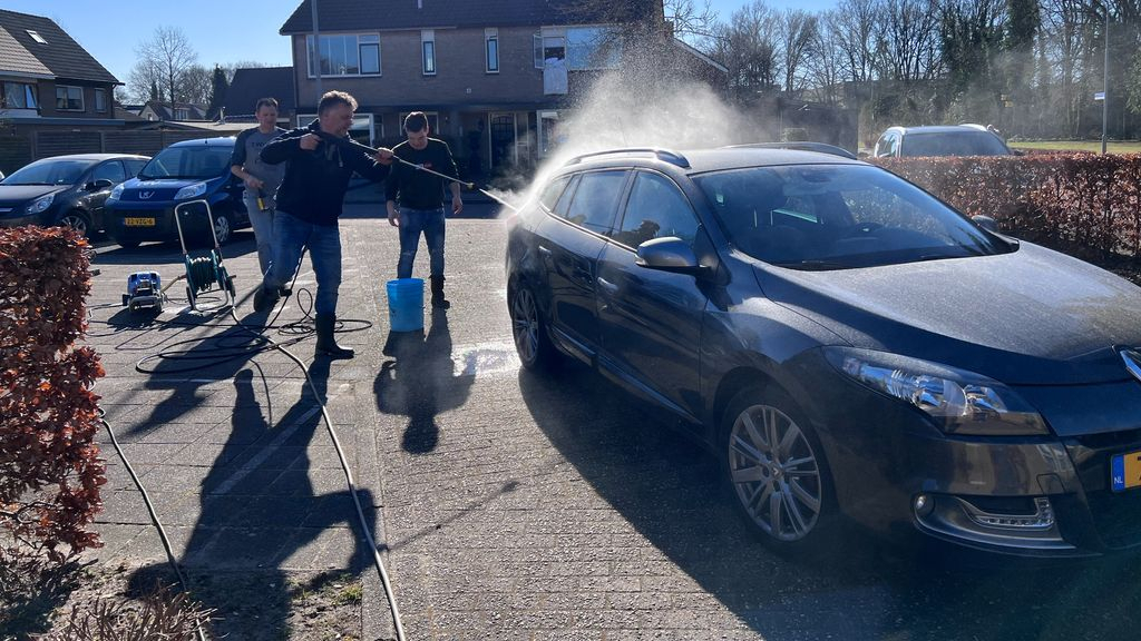 Foto: Carwash om familie Selles te ondersteunen met het evangeliewerk in Costa Rica