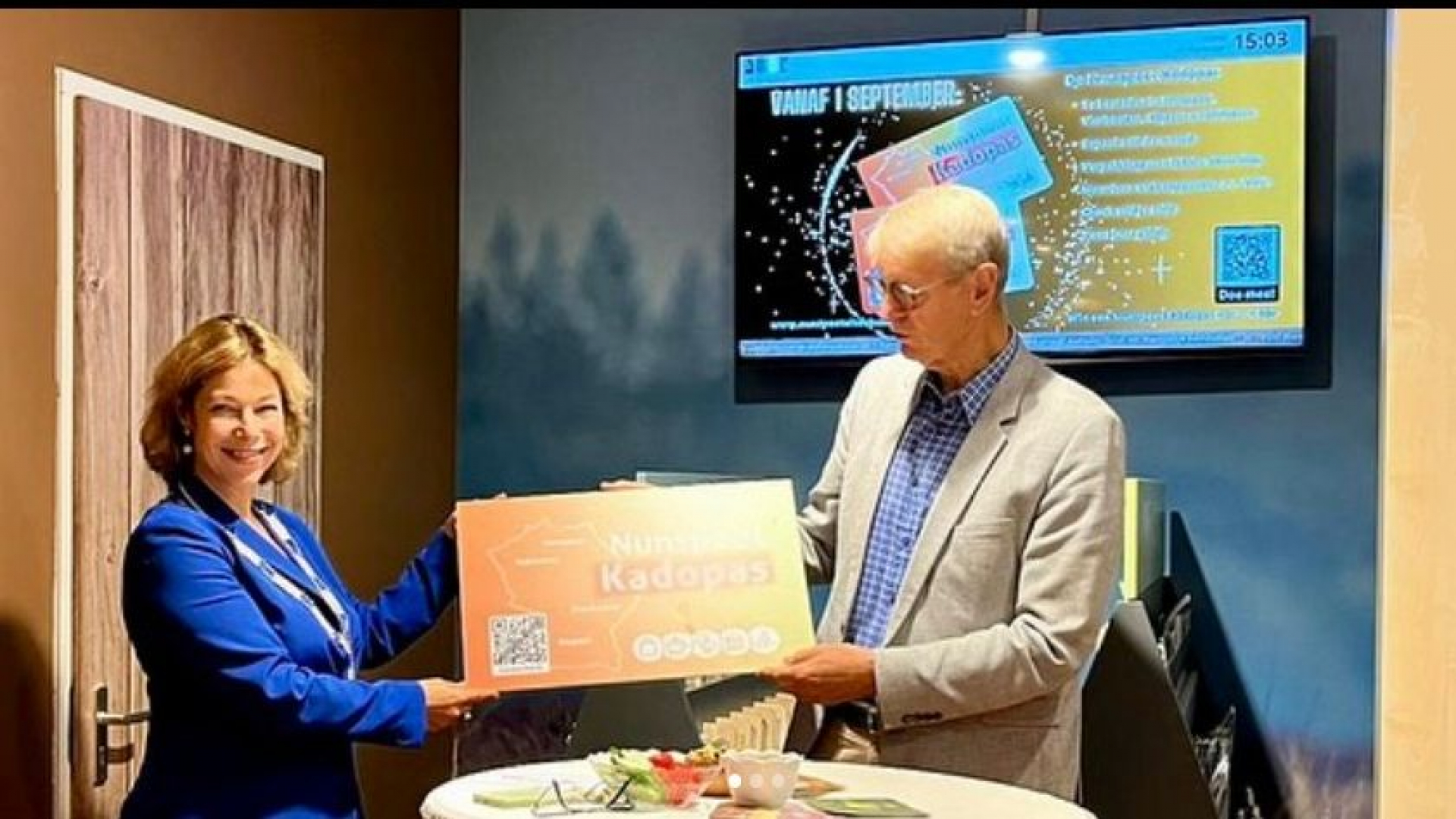 Foto: Eerste Nunspeetse Kadopas overhandigd