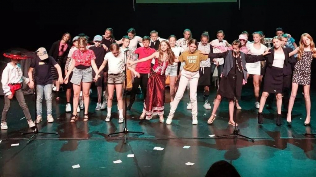 Foto: Groep acht van de Petraschool sluit in stijl het schooljaar af