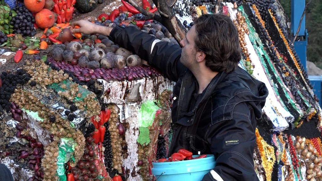 Foto: Nijkerkse meelwormen smikkelen van duurzame corsowagen