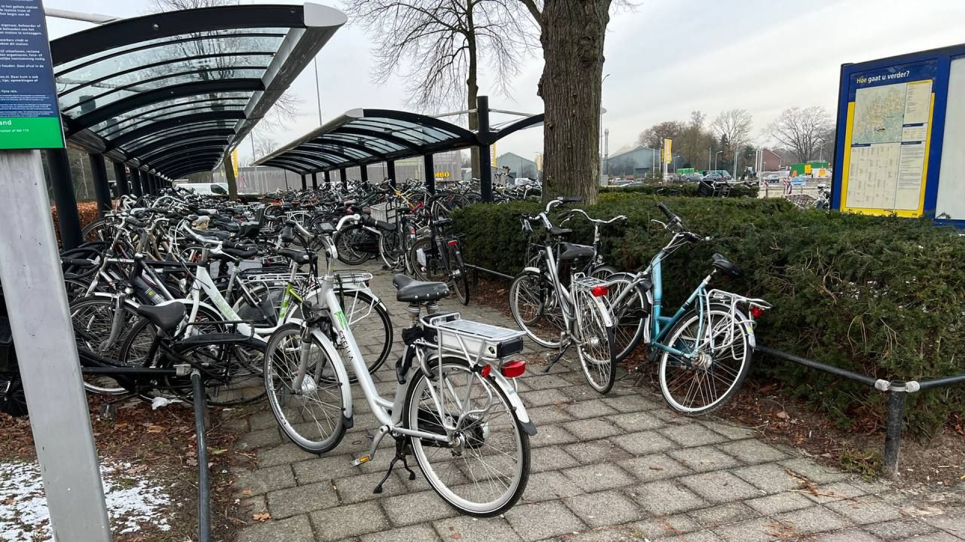 Foto: Update: Opschoonactie fietsenstalling NS-station Nunspeet