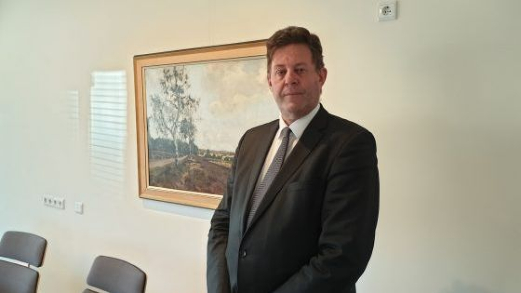 Foto: Burgemeester Van de Weerd aan de betere hand