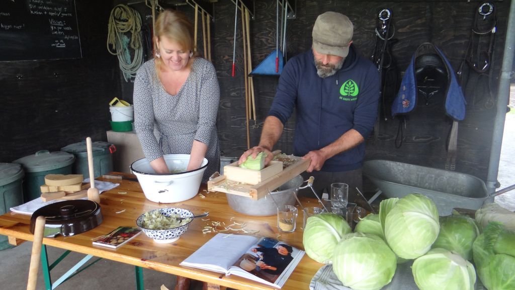 Foto: Biologische Zuurkool uit het vat bij De Grote Wiede