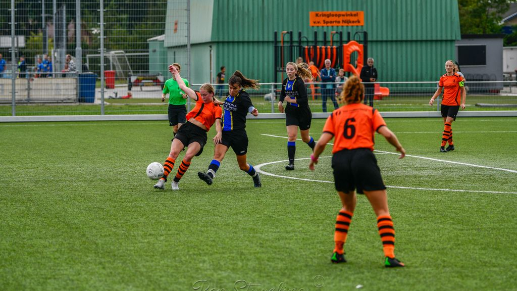 Foto: Zwaar gehavend Sparta Nijkerk dames onderuit tegen FC Ommen