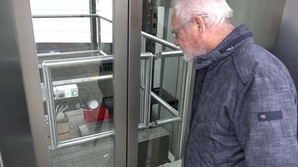 Foto: Met rolstoel met de trein in Harderwijk? Vergeet het maar, drie liften defect op station