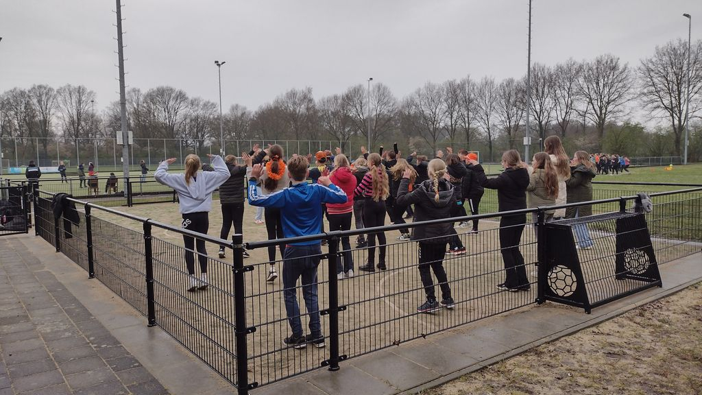Foto: Ruim 800 leerlingen sporten bij Koningsspelen