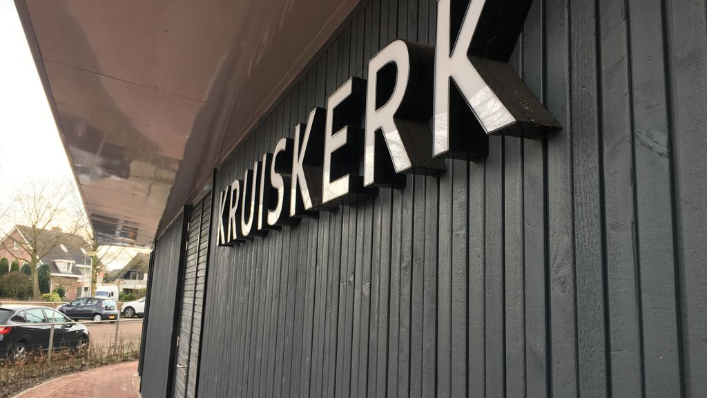 Foto: Kleine bazar in de Kruiskerk.