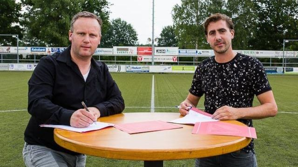 Foto: William van den Hul blijft hoofdtrainer bij VV Hulshorst