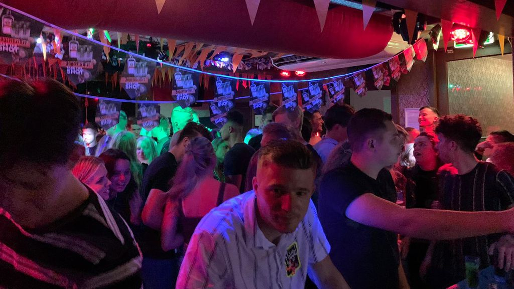 Foto: Veertien besmettingen geconstateerd na corona-uitbraak bij De Zaak