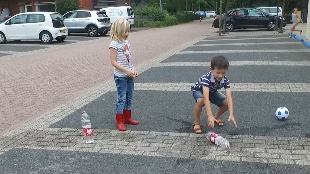 Foto: Vishengelen en watervoetbal; waterpret bij Het Venster