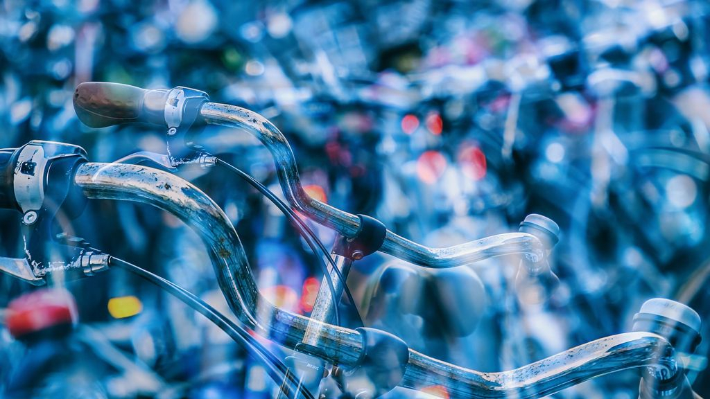 Foto: Fietsen weggehaald bij NS station in Harderwijk