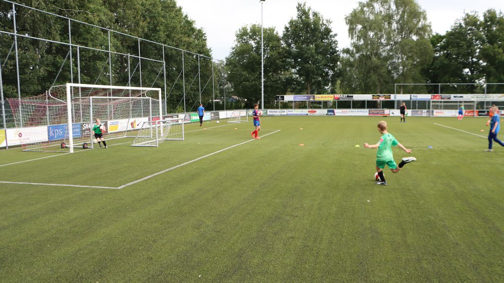 Foto: Tal van voetbalspelletjes bij vv Hulshorst