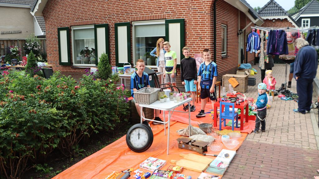 Foto: De rommelroute in Hulshorst: druk en heel gezellig