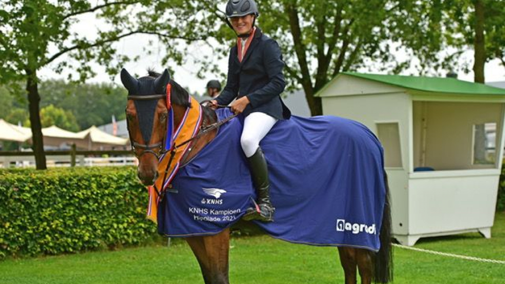 Foto: Milan Morsinkhoff Spring Kampioen en Sophie Berkhoff reservere Kampioen dressuur