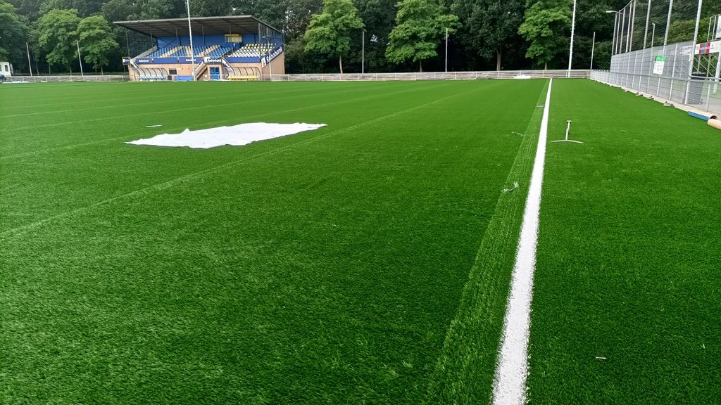 Foto: Hoofdveld vv Nunspeet mag nog niet betreden worden, werkzaamheden zijn niet afgerond