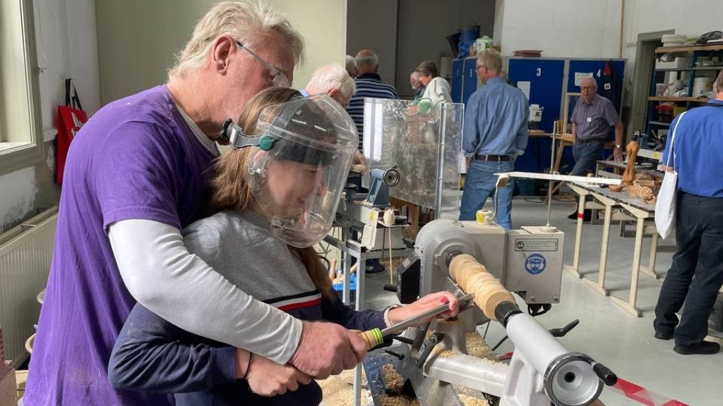 Foto: “Door hout te bewerken maak je het nog mooier”