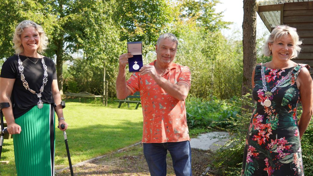 Foto: Koninklijke erepenning voor imkervereniging eindelijk uitgereikt