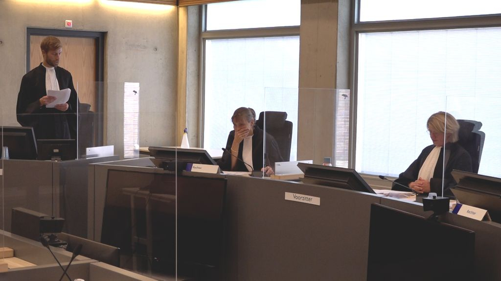 Foto: Tbs én 40 maanden cel geëist tegen psychotische drugsgebruiker die moeder neerstak