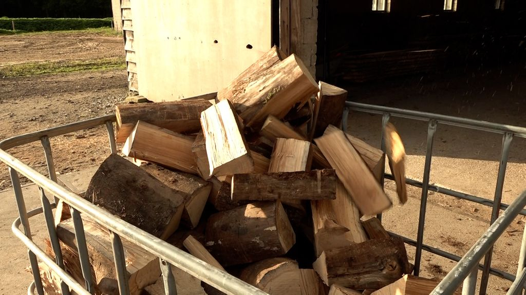 Foto: Haardhout door hoge gasprijs niet aan te slepen: 'Het is gekkenhuis'