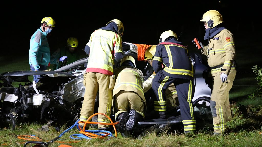 Foto: Automobilist raakt gewond bij ongeluk op de Stakenbergweg