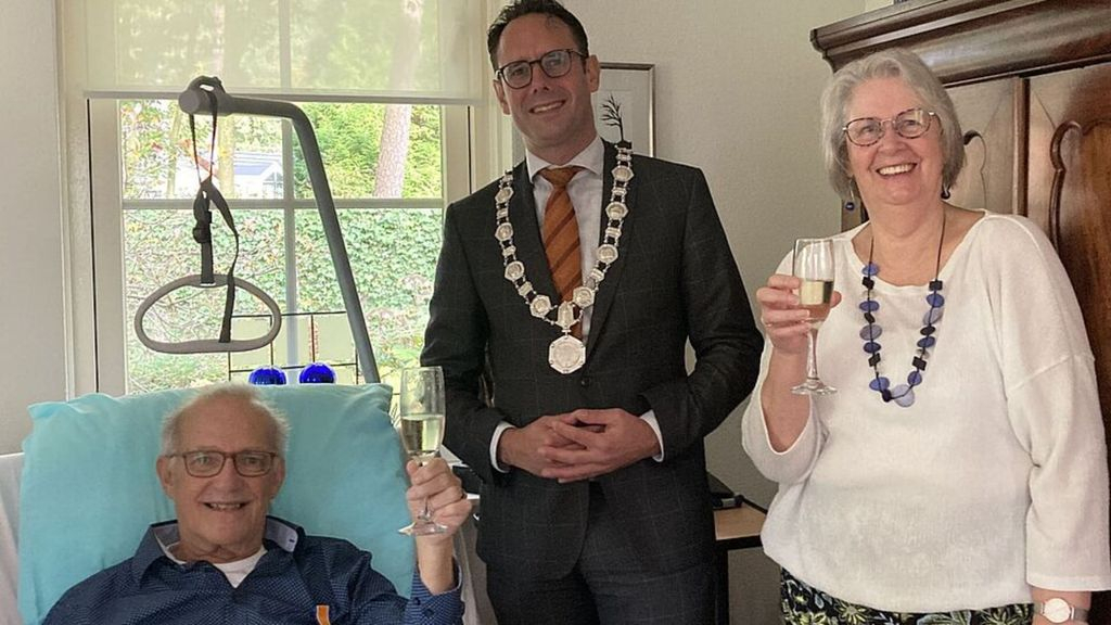 Foto: Koninklijke Onderscheiding voor Richard Onderweegs uit Harderwijk