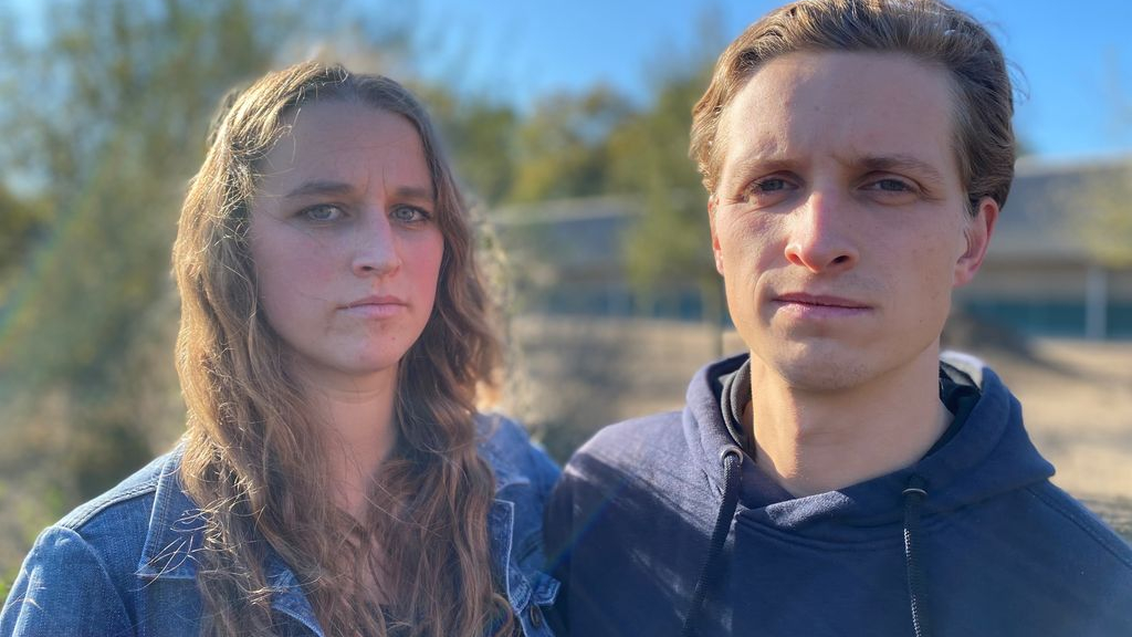 Foto: 'Het lijkt alsof je in een film terechtkomt', zegt Barneveldse boer na ruiming kippen