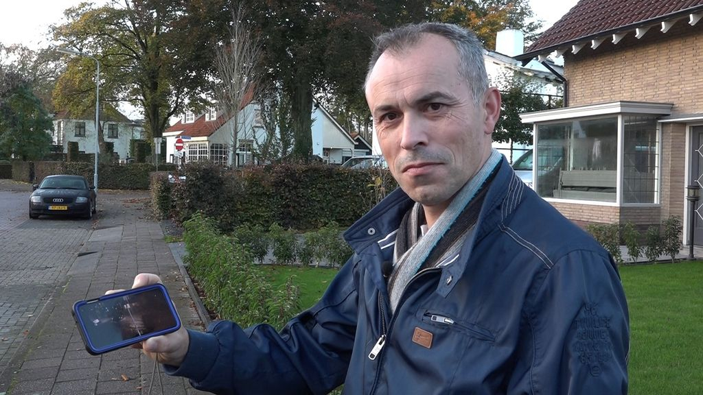 Foto: Straat verandert in rivier na wolkbreuk: 'Het water kwam net niet naar binnen'