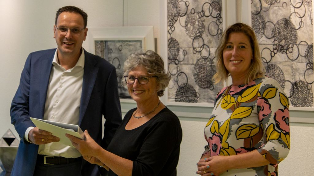 Foto: Lentink De Jonge blijft expositie Veluvine steunen