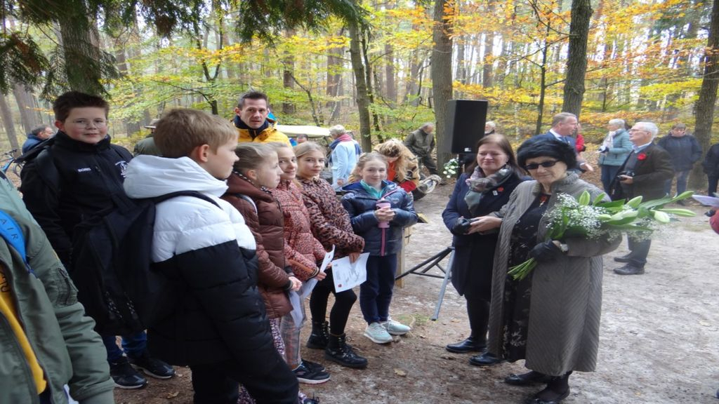 Foto: Bijzondere herdenking aan de Schapendrift in Hulshorst