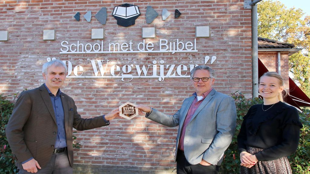 Foto: De Wegwijzer Oosterwolde tekent voor tien jaar TechLab Elburg