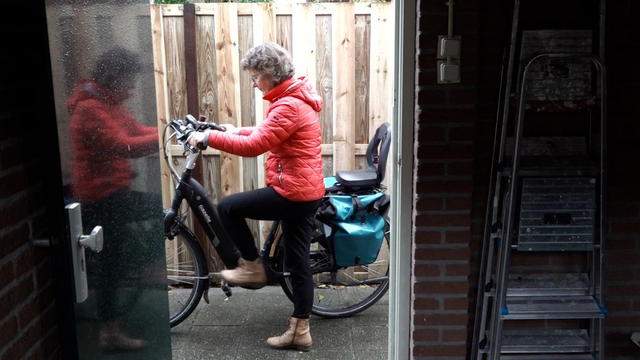 Foto: Annelies ontlast ziekenhuispersoneel in Harderwijk