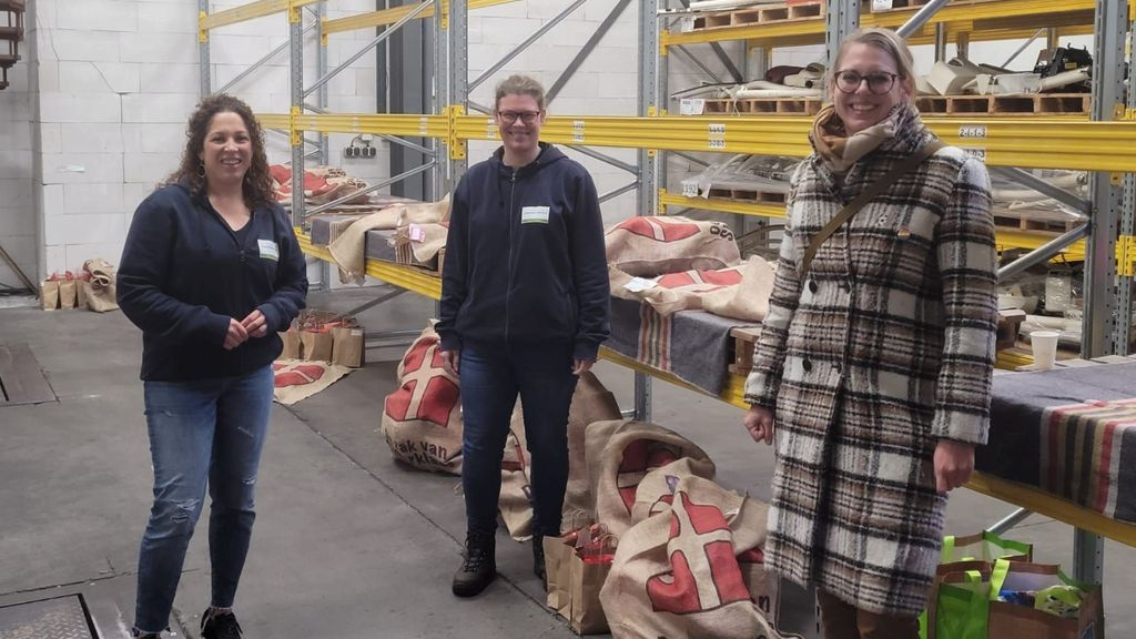 Foto: Wethouder Storteboom op bezoek bij Stichting Verborgen Armoede Nunspeet