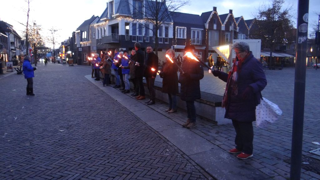 Foto: Fakkelwake symboliseert lint van licht en hoop