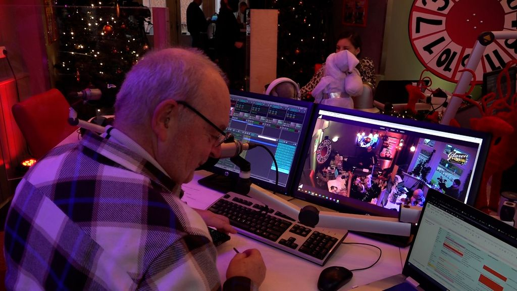 Foto: Nijkerk haalt met radioshow geld op voor mensen die het nodig hebben