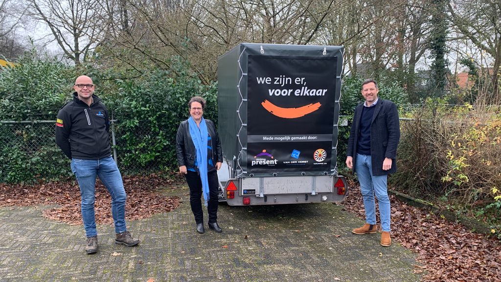 Foto: Present is verhuisd en heeft nu een eigen aanhangwagen