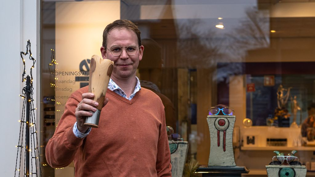 Foto: Optiek Kale krijgt wisseltrofee voor beste WinterLichtetalage