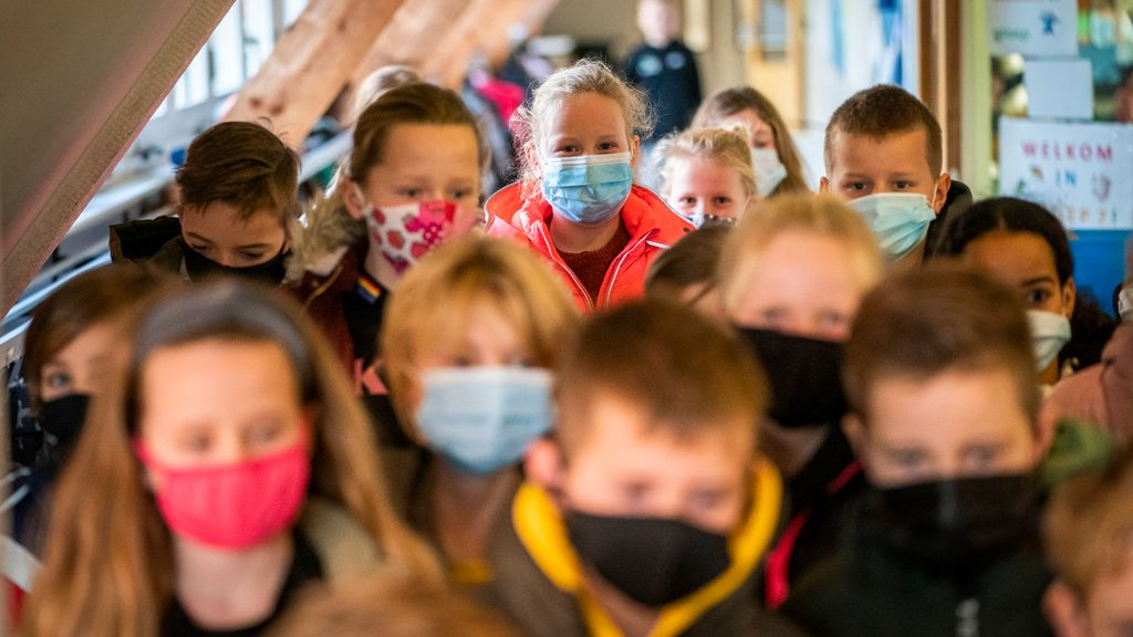 Foto: Elburg gaat basisschoolkinderen elke week testen: 'We zijn de eerste'