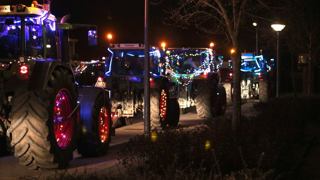 Foto: Vrolijke kerststoet: deze burgemeester is er niet blij mee